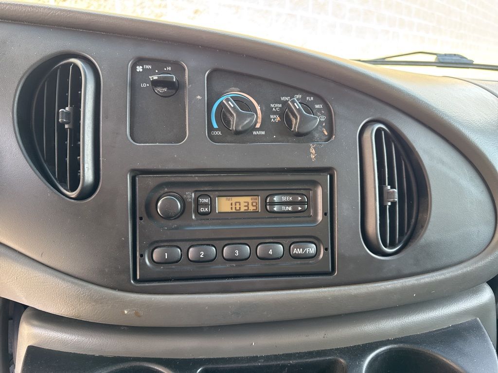 Used 2006 Ford E-350 Cutaway - photo 14