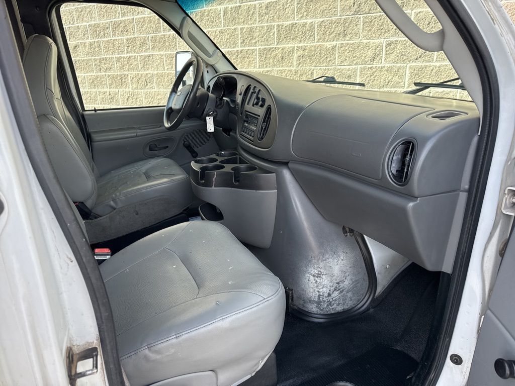 Used 2006 Ford E-350 Cutaway - photo 15