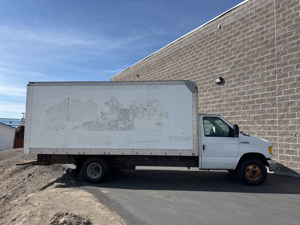 Used 2006 Ford E-350 Cutaway - photo 3