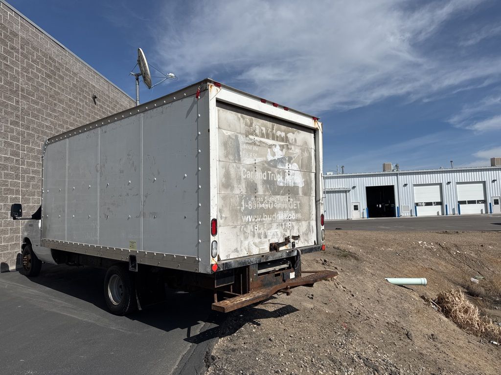 Used 2006 Ford E-350 Cutaway - photo 4
