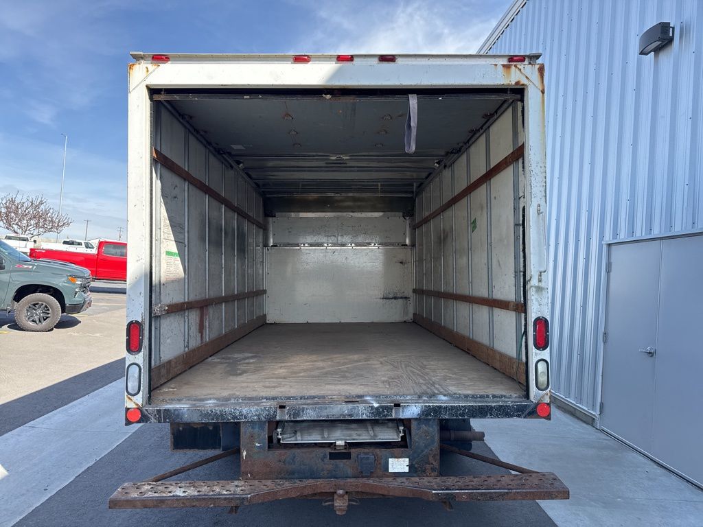 Used 2006 Ford E-350 Cutaway - photo 8