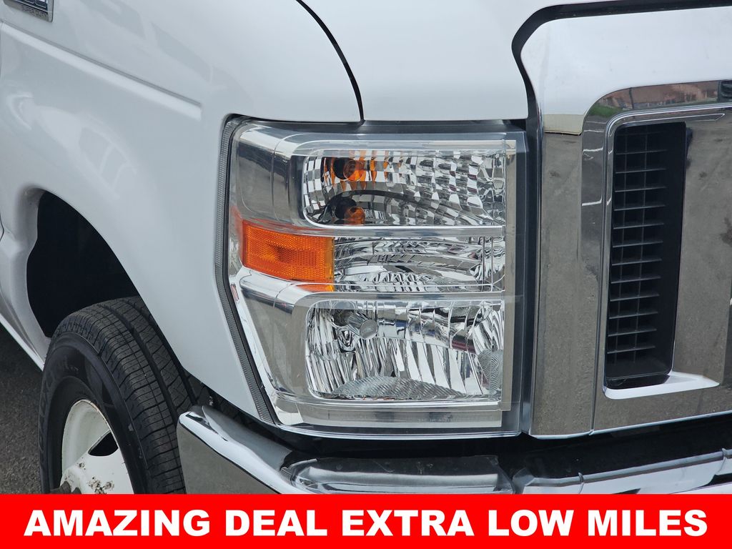 Used 2019 Ford E-450 Cutaway - photo 35