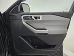 Used 2022 Ford Explorer XLT thumbnail 3