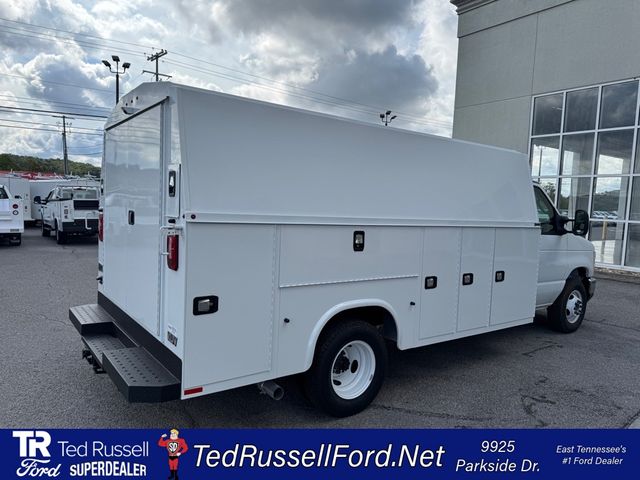 New 2026 Ford E-350 - photo 2