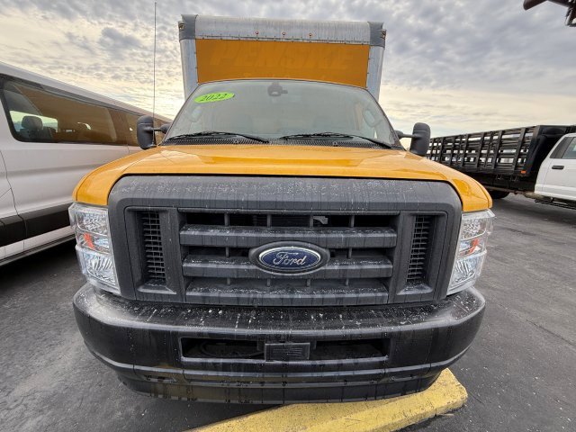 Used 2022 Ford E-350 - photo 1