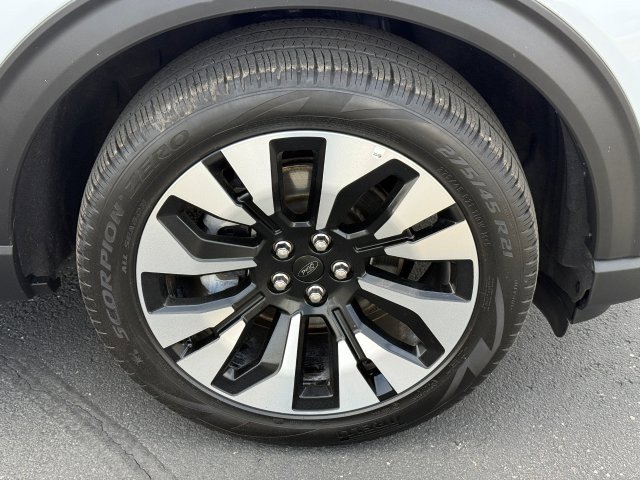 Used 2025 Ford Explorer Platinum - photo 7