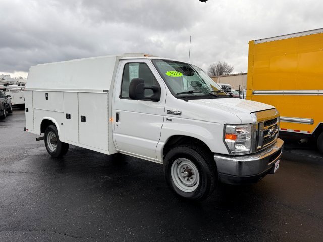 Used 2019 Ford E-350 Cutaway - photo 32
