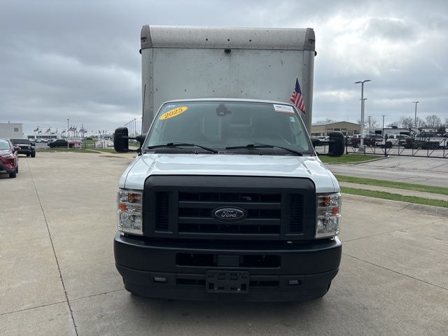 Used 2025 Ford E-450 - photo 1