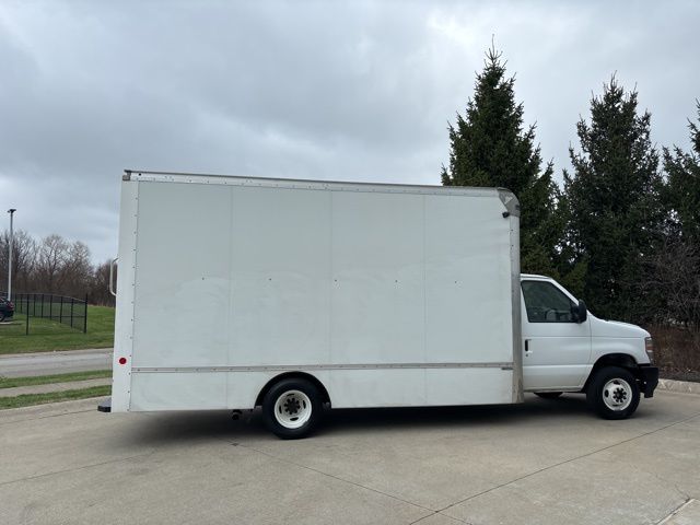 Used 2025 Ford E-450 - photo 2