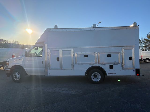 New 1996 Ford E-450 Cutaway - photo 22