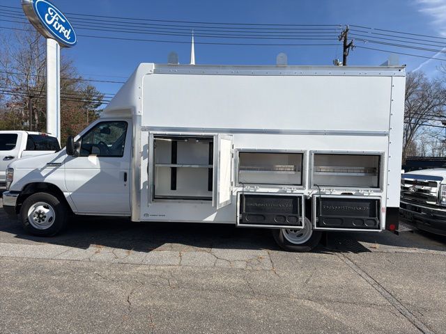 New 2026 Ford E-350 Cutaway - photo 17