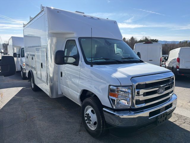 New 2026 Ford E-350 Cutaway - photo 30