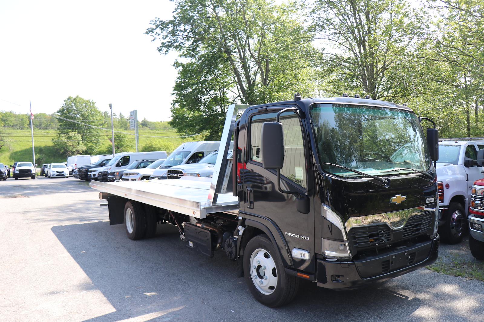 New 2025 Chevrolet LCF 5500XD - photo 2