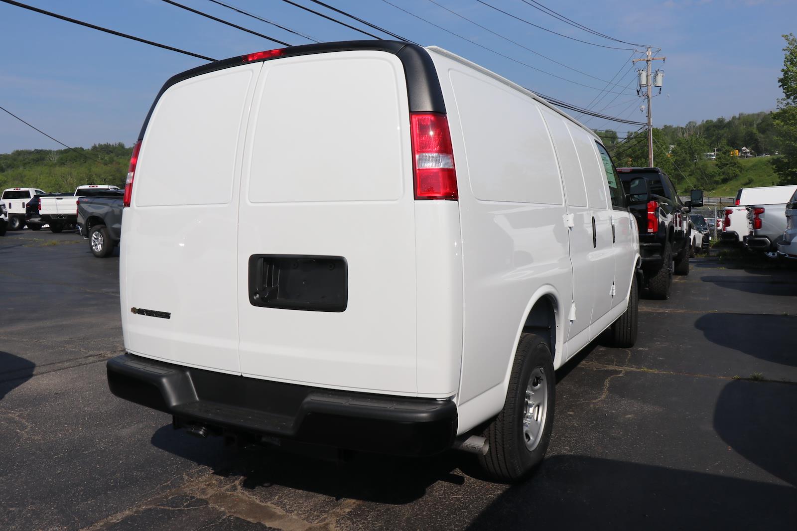 New 2025 Chevrolet Express 3500 Empty Cargo Van - photo 7
