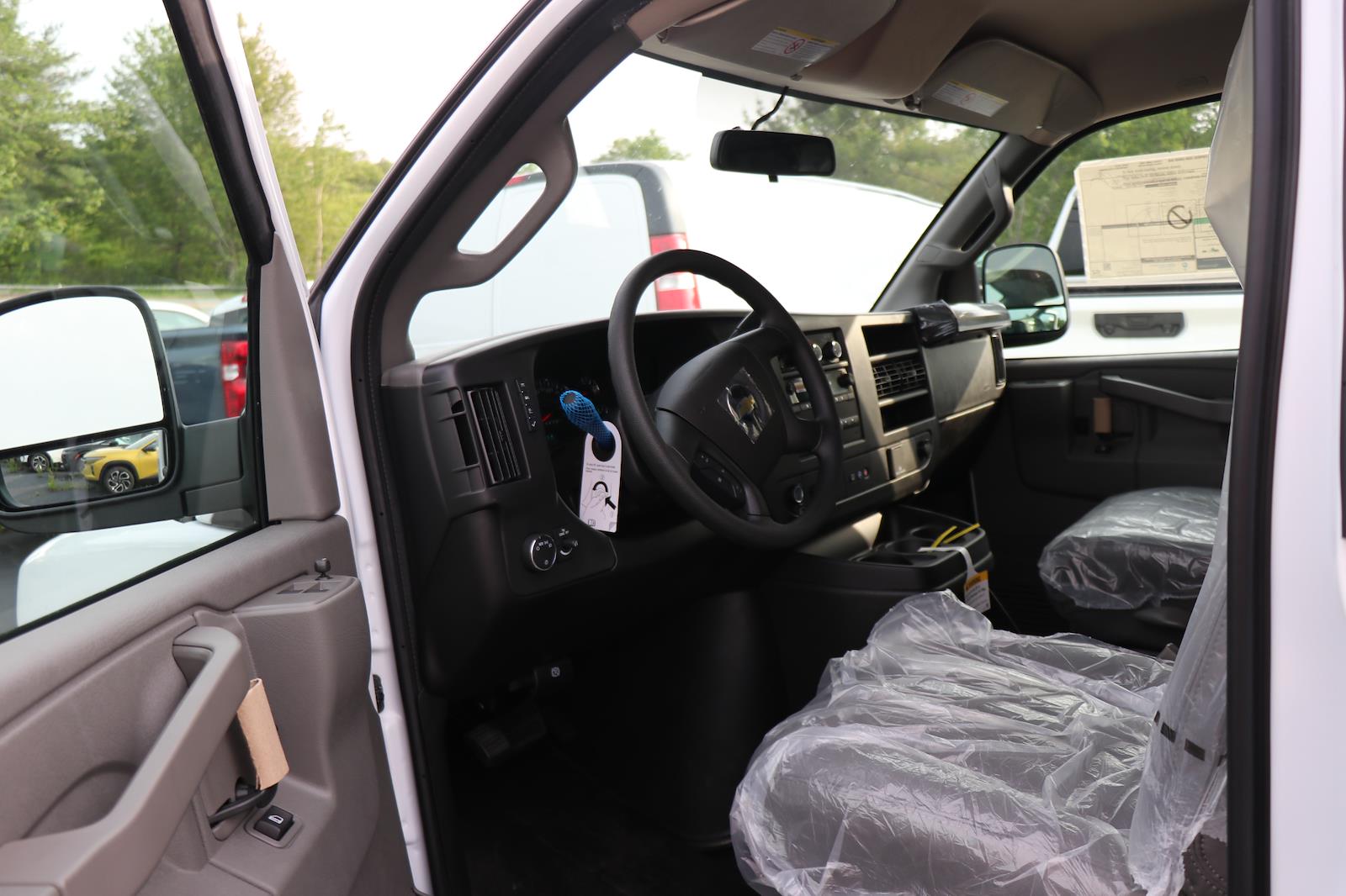 New 2025 Chevrolet Express 3500 Empty Cargo Van - photo 5