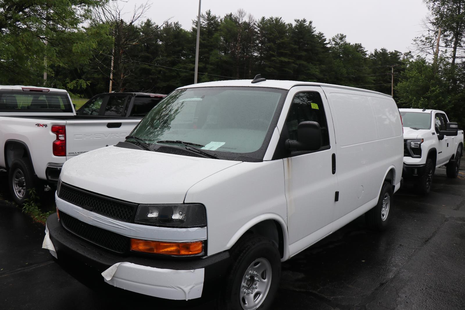 New 2025 Chevrolet Express 3500 - photo 1