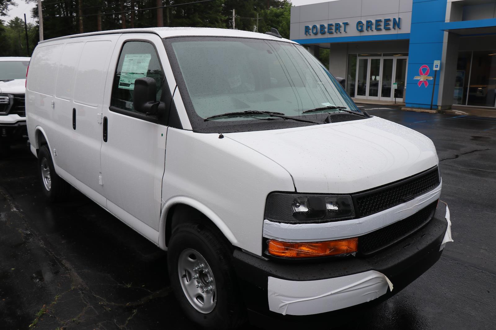 New 2025 Chevrolet Express 3500 - photo 2