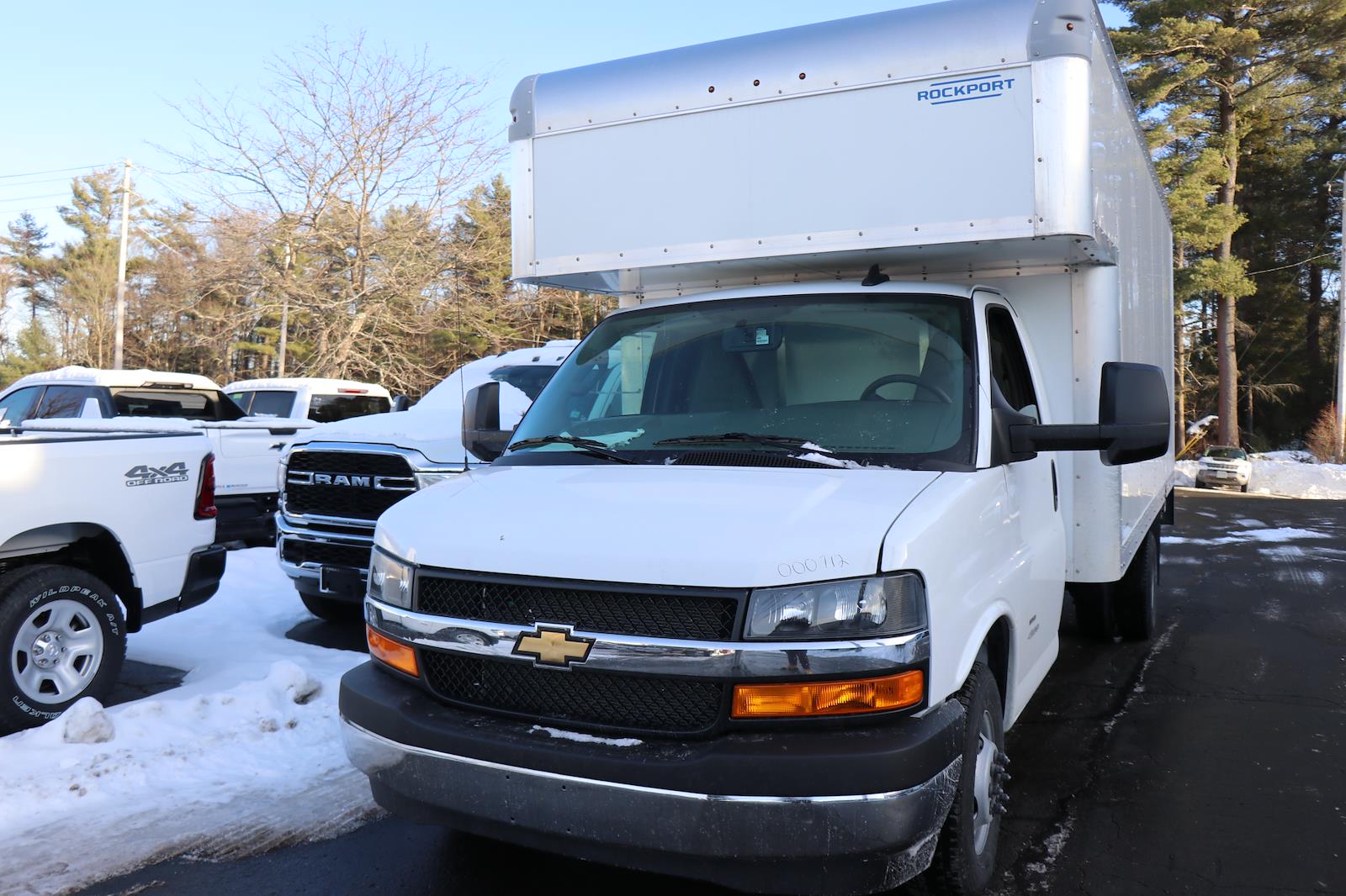 New 2026 Chevrolet Express 4500 - photo 2