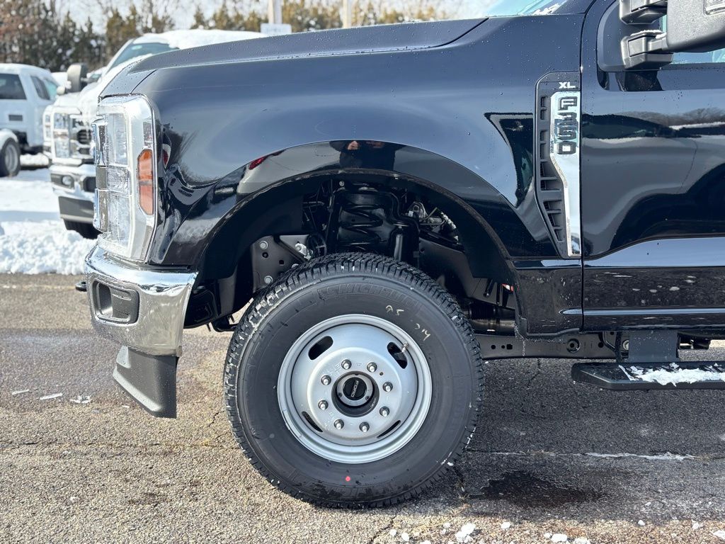 New 2026 Ford F-350 - photo 2