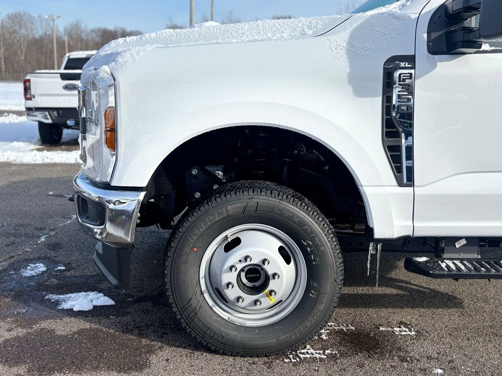 New 2026 Ford F-350 - photo 2