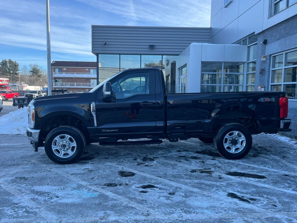 Used 2025 Ford F-250 - photo 2