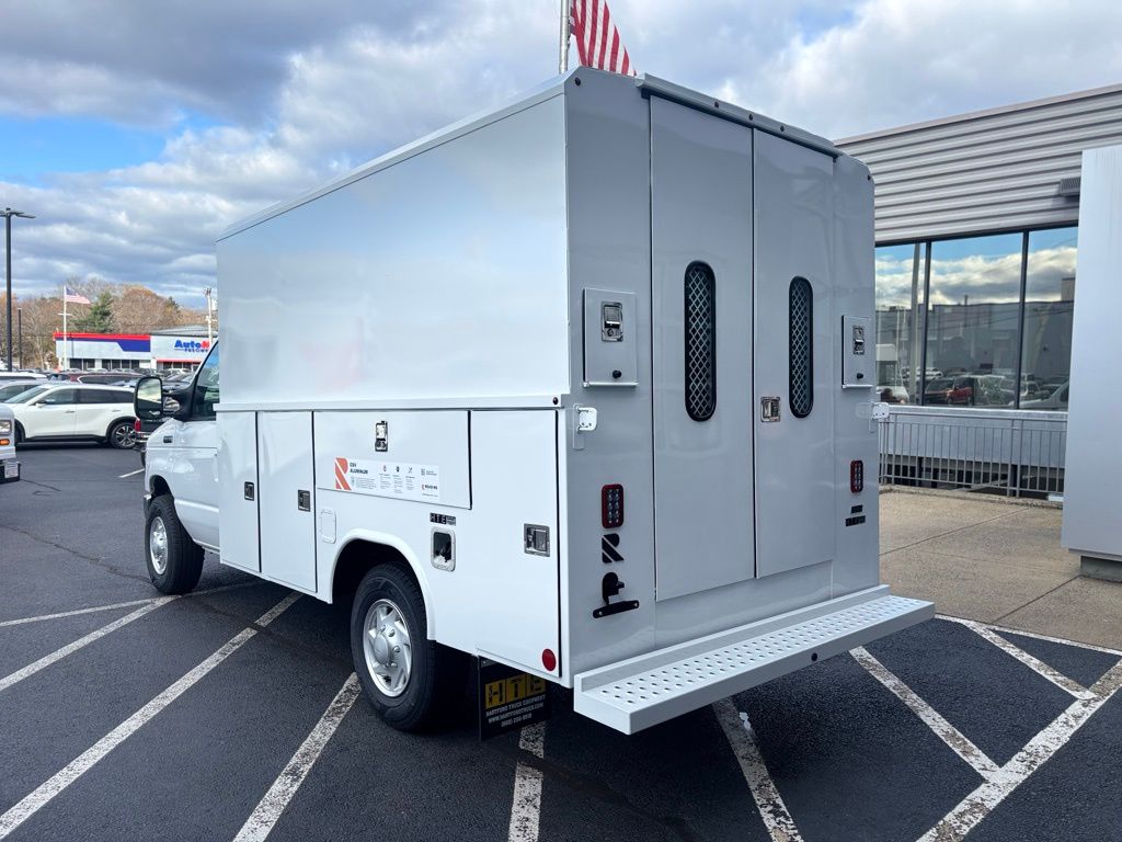 New 2026 Ford E-350 Cutaway - photo 4