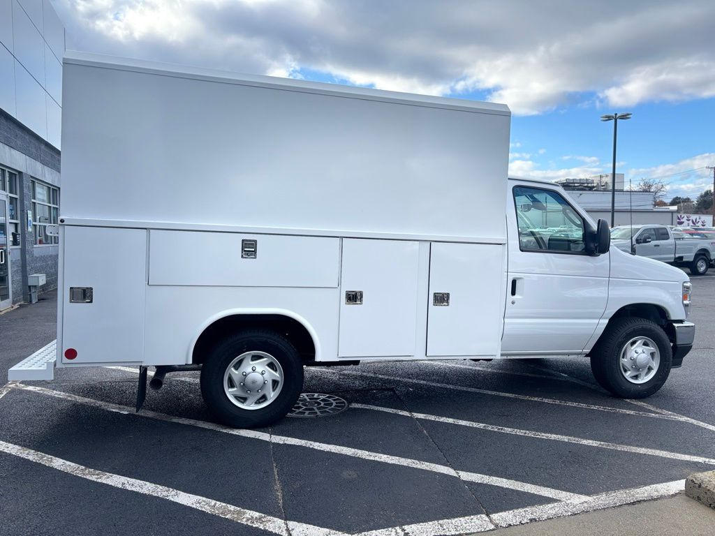 New 2026 Ford E-350 Cutaway - photo 8