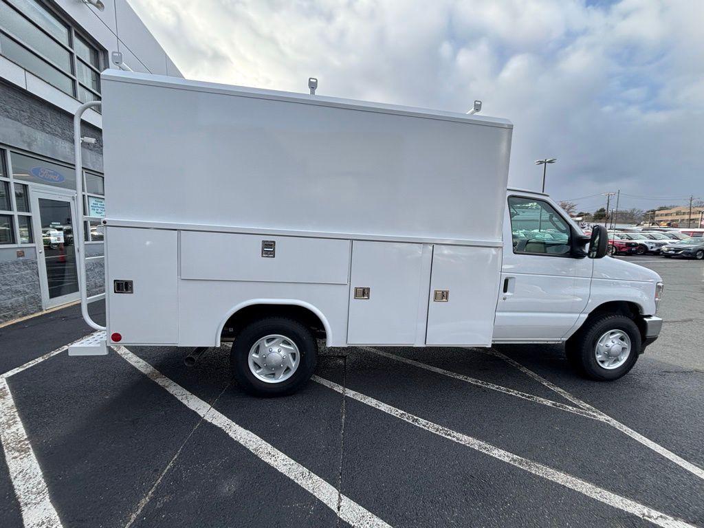 New 2026 Ford E-350 Cutaway - photo 8