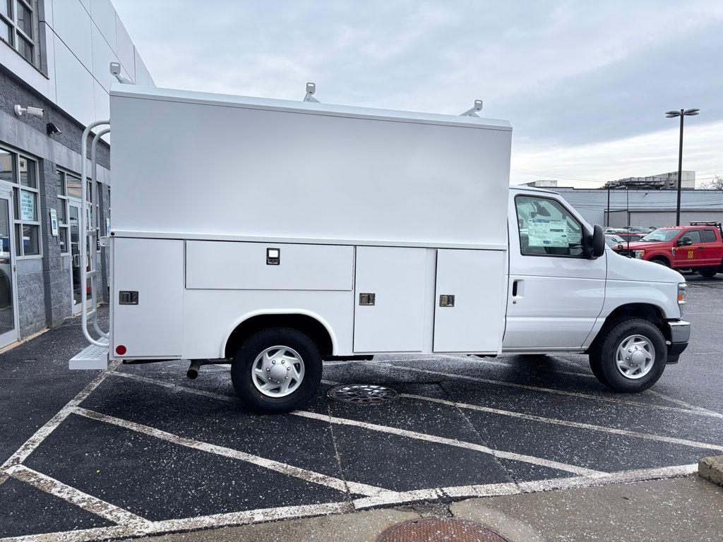 New 2026 Ford E-350 Cutaway - photo 8