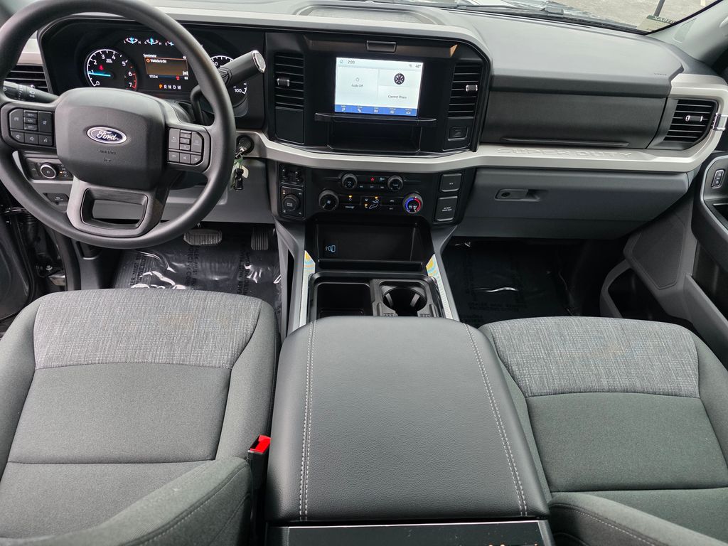 Used 2025 Ford F-250 - photo 2