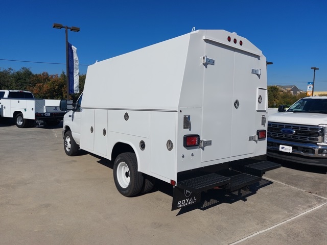New 2026 Ford E-350 - photo 2