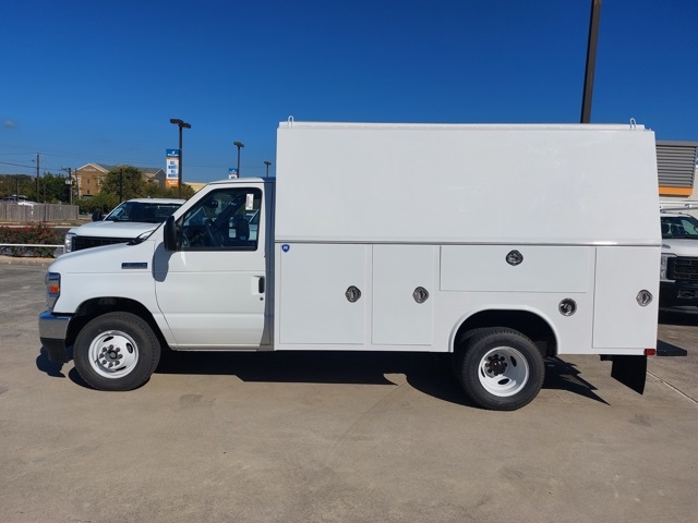 New 2026 Ford E-350 Cutaway - photo 3
