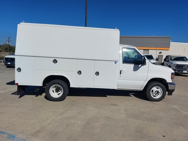 New 2026 Ford E-350 Cutaway - photo 9