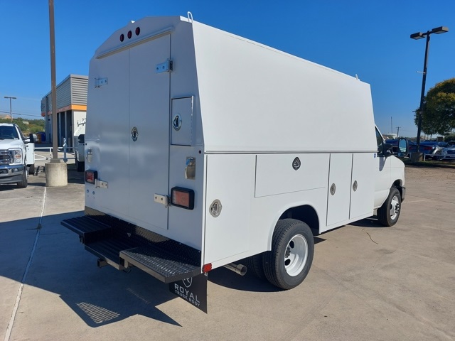New 2026 Ford E-350 - photo 2
