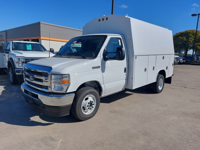 New 2026 Ford E-350 Cutaway - photo 3
