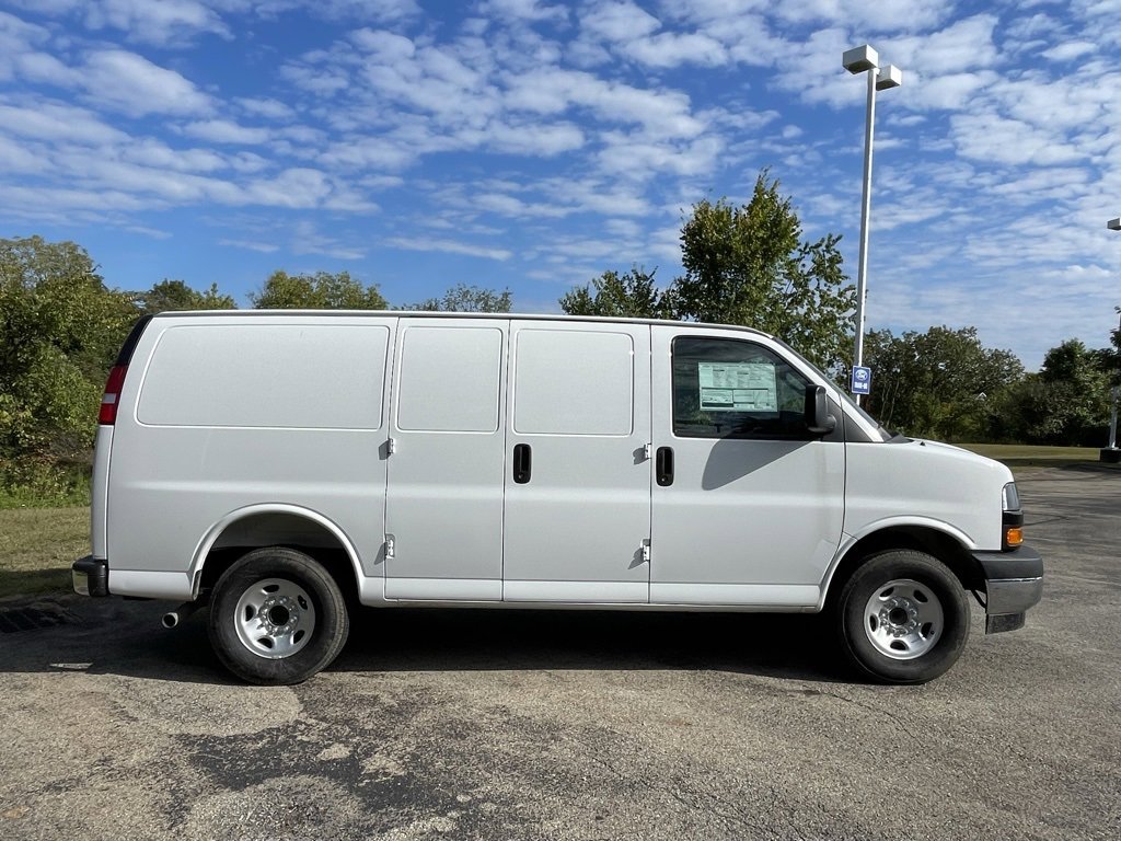New 2025 Chevrolet Express 3500 Empty Cargo Van - photo 40