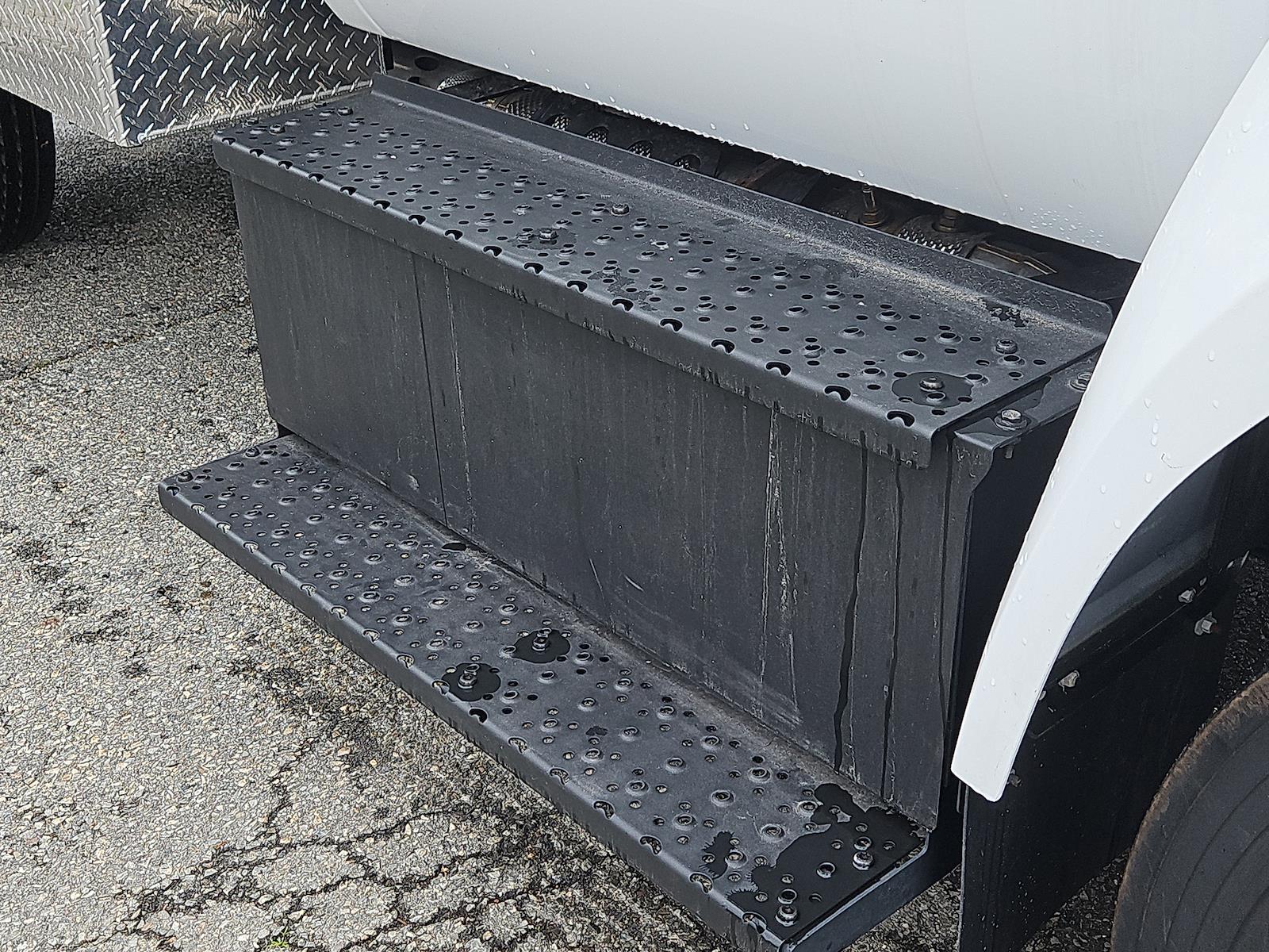 New 2025 Ford F-650 - photo 2