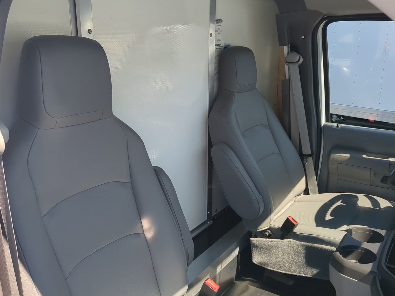 New 1996 Ford E-450 Cutaway - photo 15