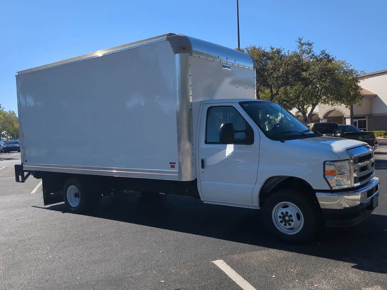 New 1996 Ford E-450 - photo 2