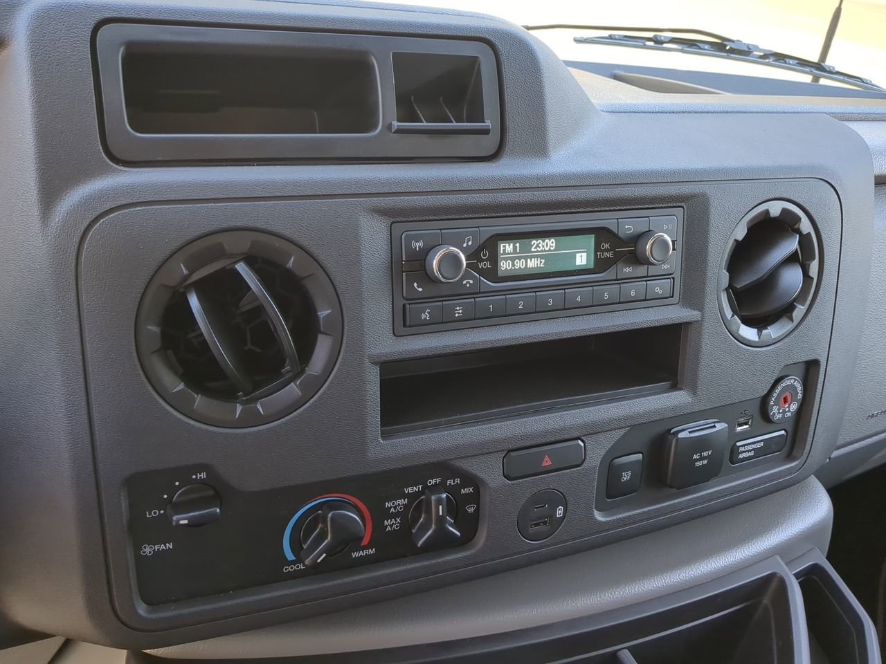 New 1996 Ford E-450 Cutaway - photo 17