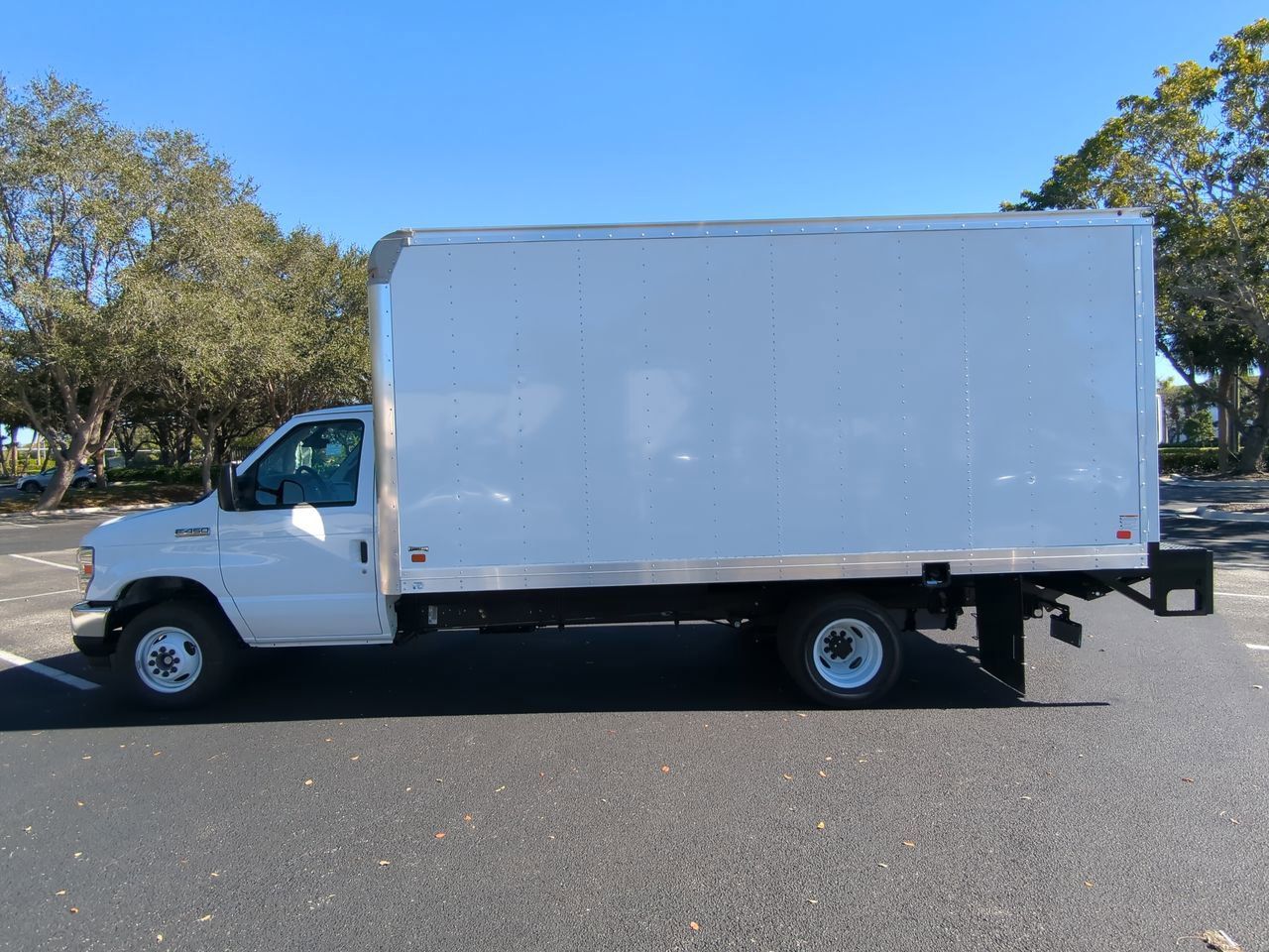New 1996 Ford E-450 Cutaway - photo 7