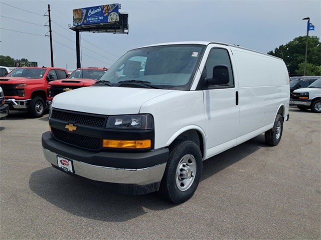 New 2025 Chevrolet Express 3500 - photo 1