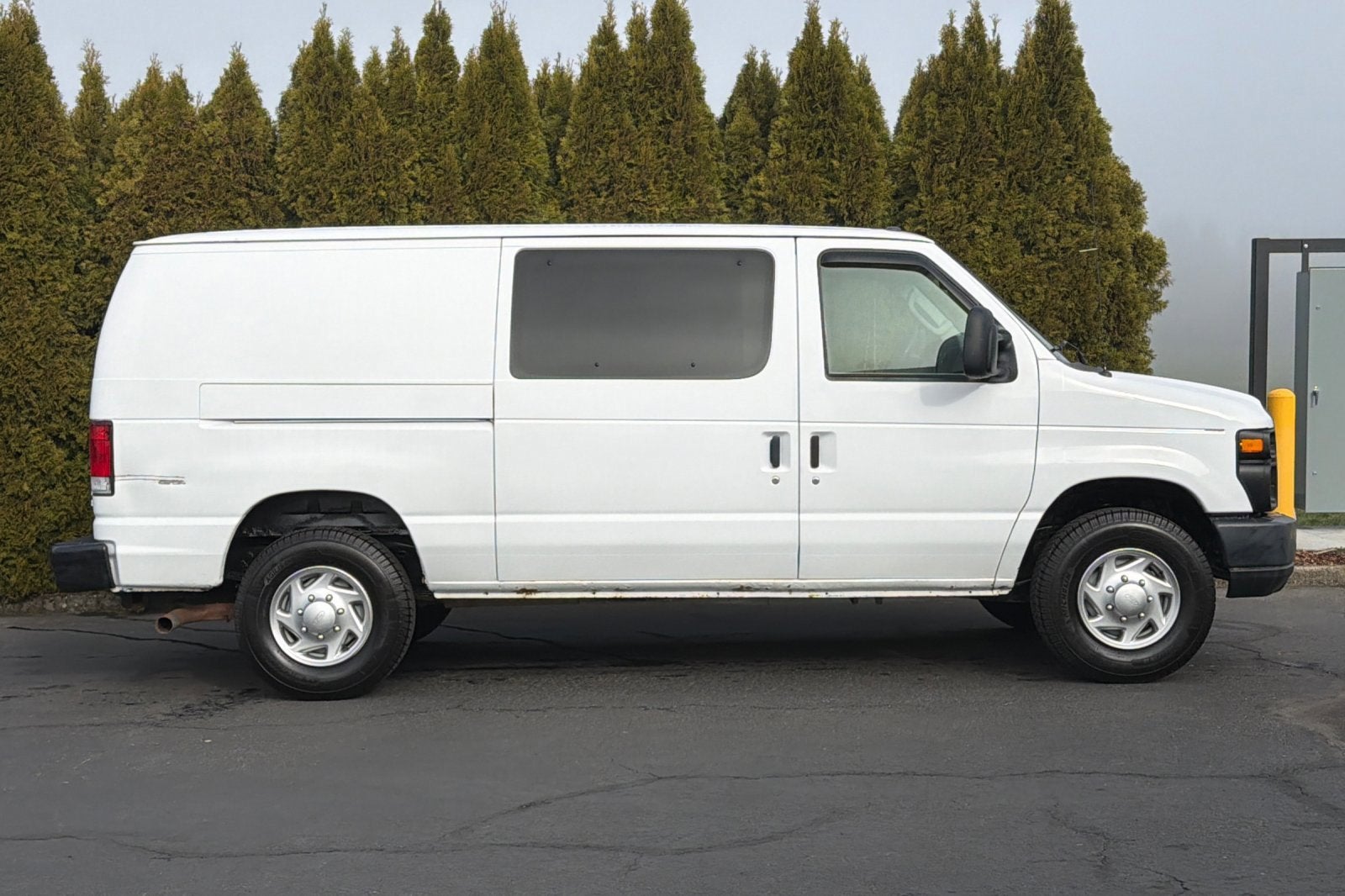 Used 2013 Ford E-350 - photo 1