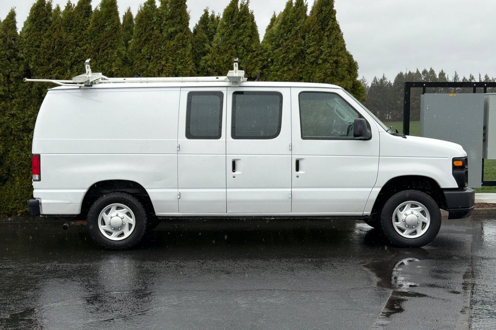 Used 2014 Ford E-150 - photo 2