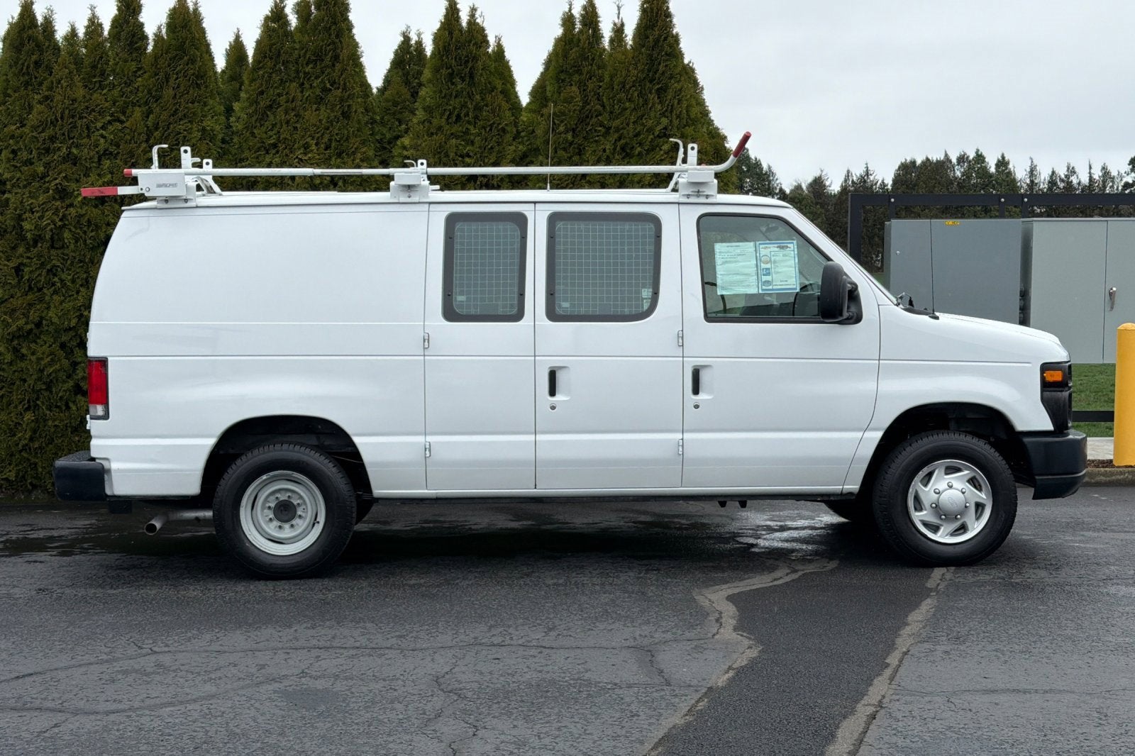 Used 2014 Ford E-150 - photo 2