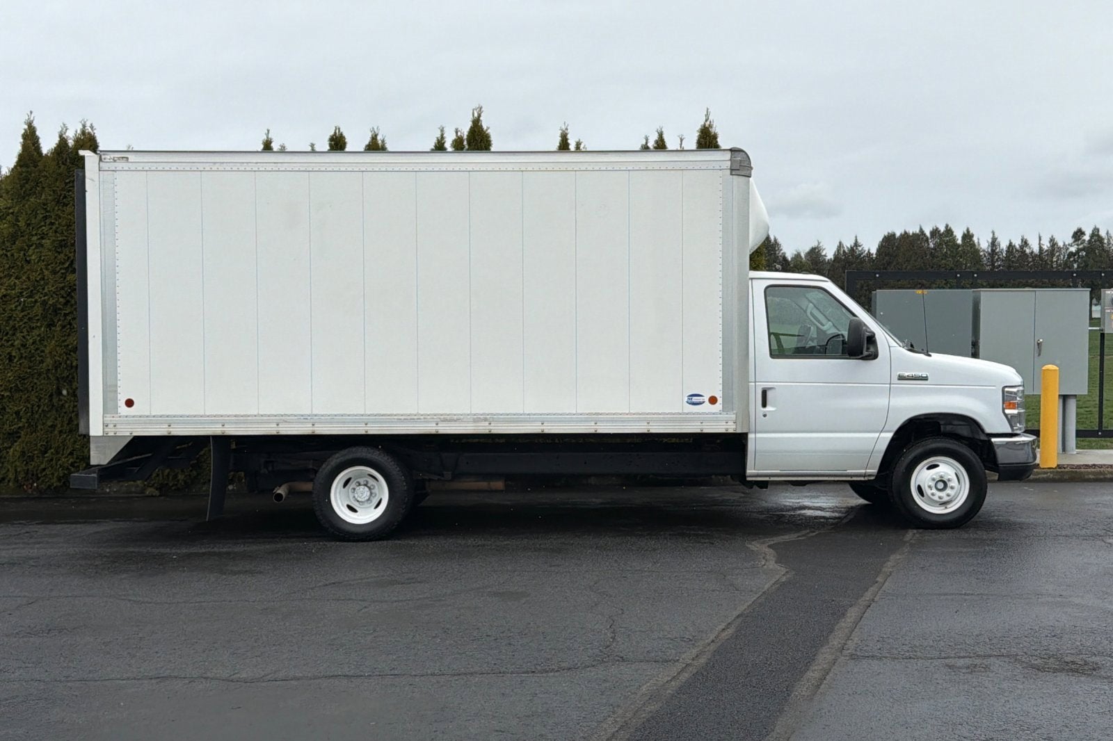 Used 2019 Ford E-450 - photo 2
