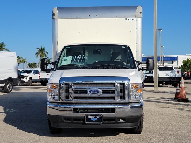 New 2025 Ford E-450 - photo 2