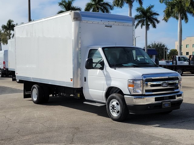New 1996 Ford E-450 - photo 1