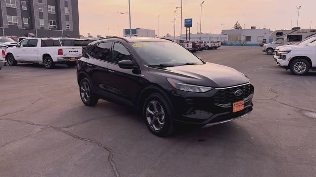 Used 2025 Ford Escape - photo 2