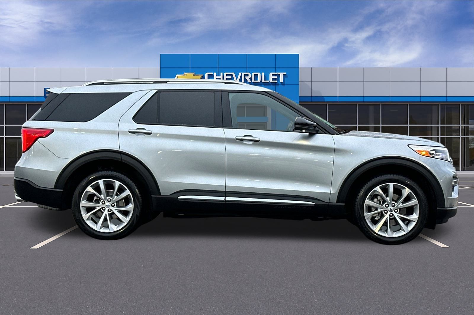 Used 2022 Ford Explorer - photo 2